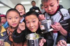 湖南教育廳官員：3元營(yíng)養補學(xué)生只吃到2.25元